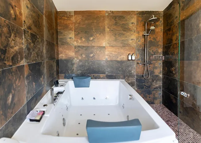 Rurales De Monfraguee Con Jacuzzi Appartamento *